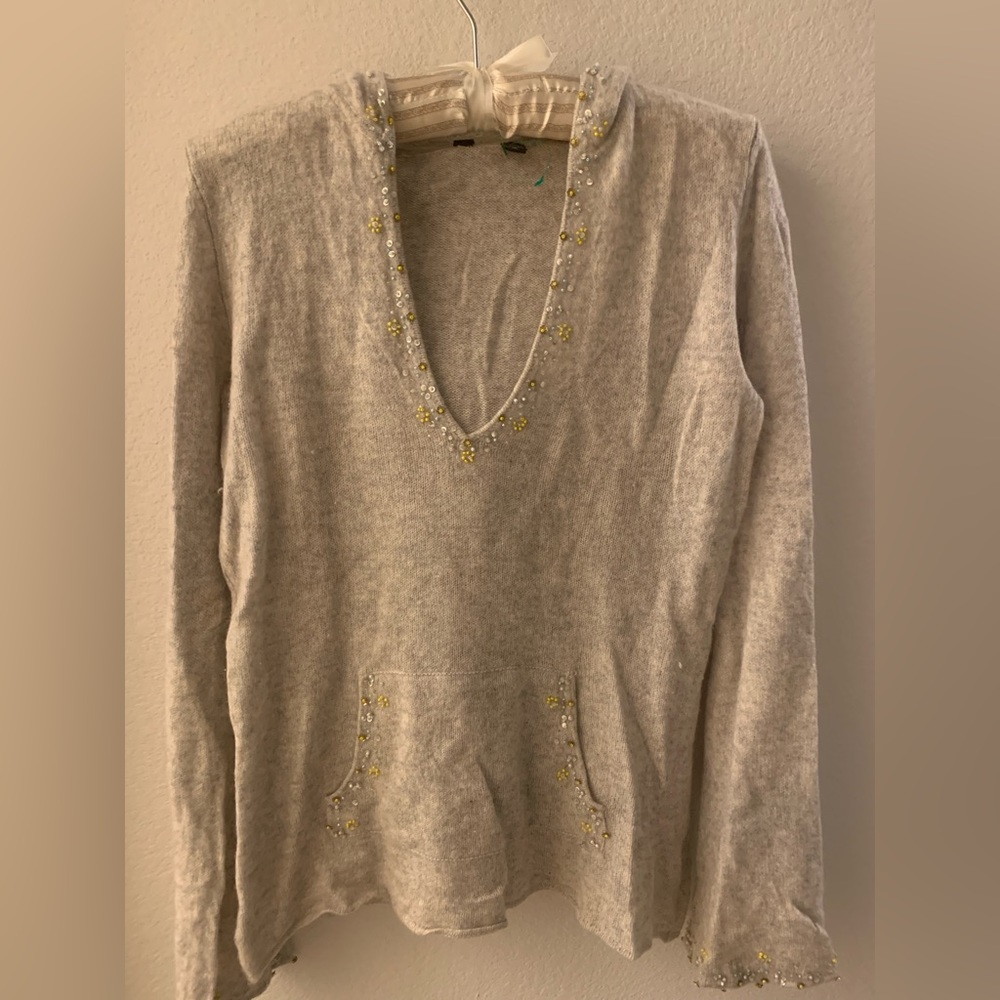 Lightweight cashmere sweater w hood and front pocket.